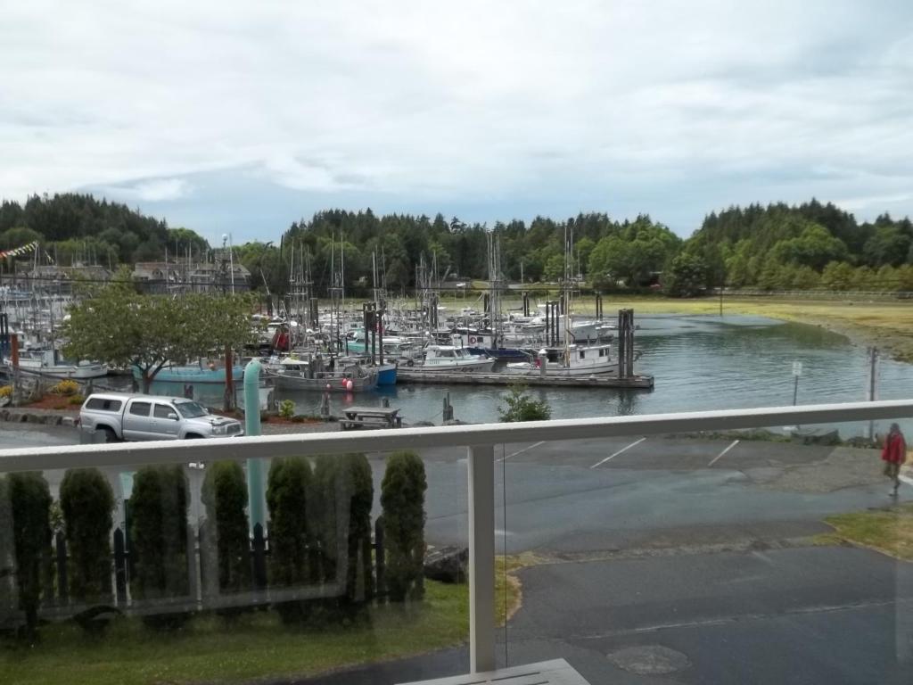 Bayshore Waterfront Inn Ucluelet Exterior foto